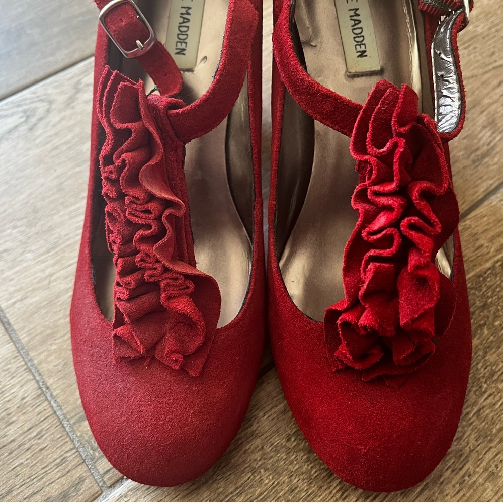 Red Steve Madden Velvet Heels with Ruffle detail - Picture 6 of 6